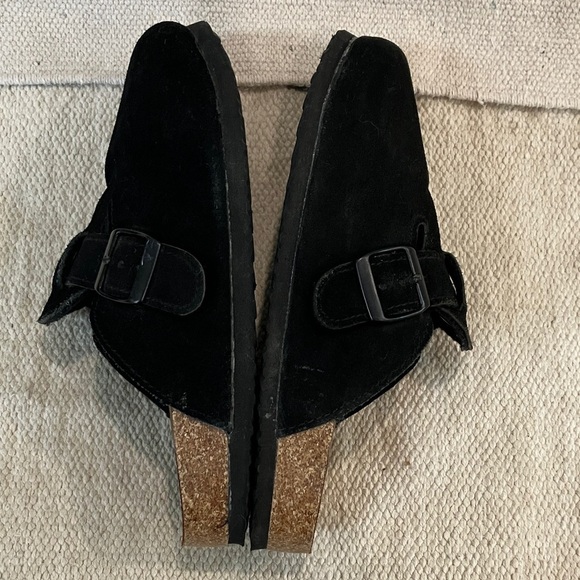 Time and Tru memory foam size 7 women’s slip on shoe Black Suede Sandals - Picture 10 of 13